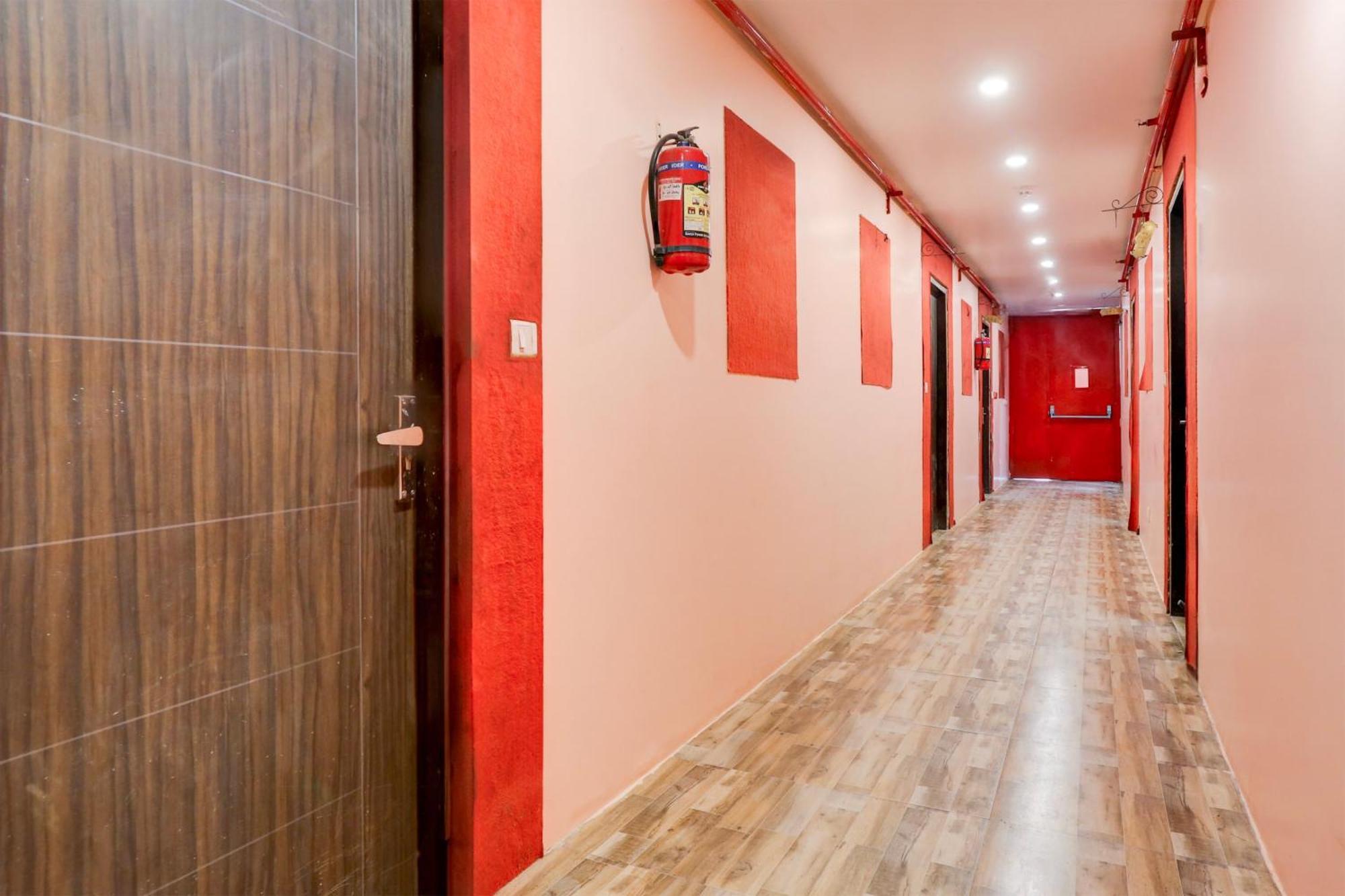 Super Hotel O S J Residency Delhi  Esterno foto