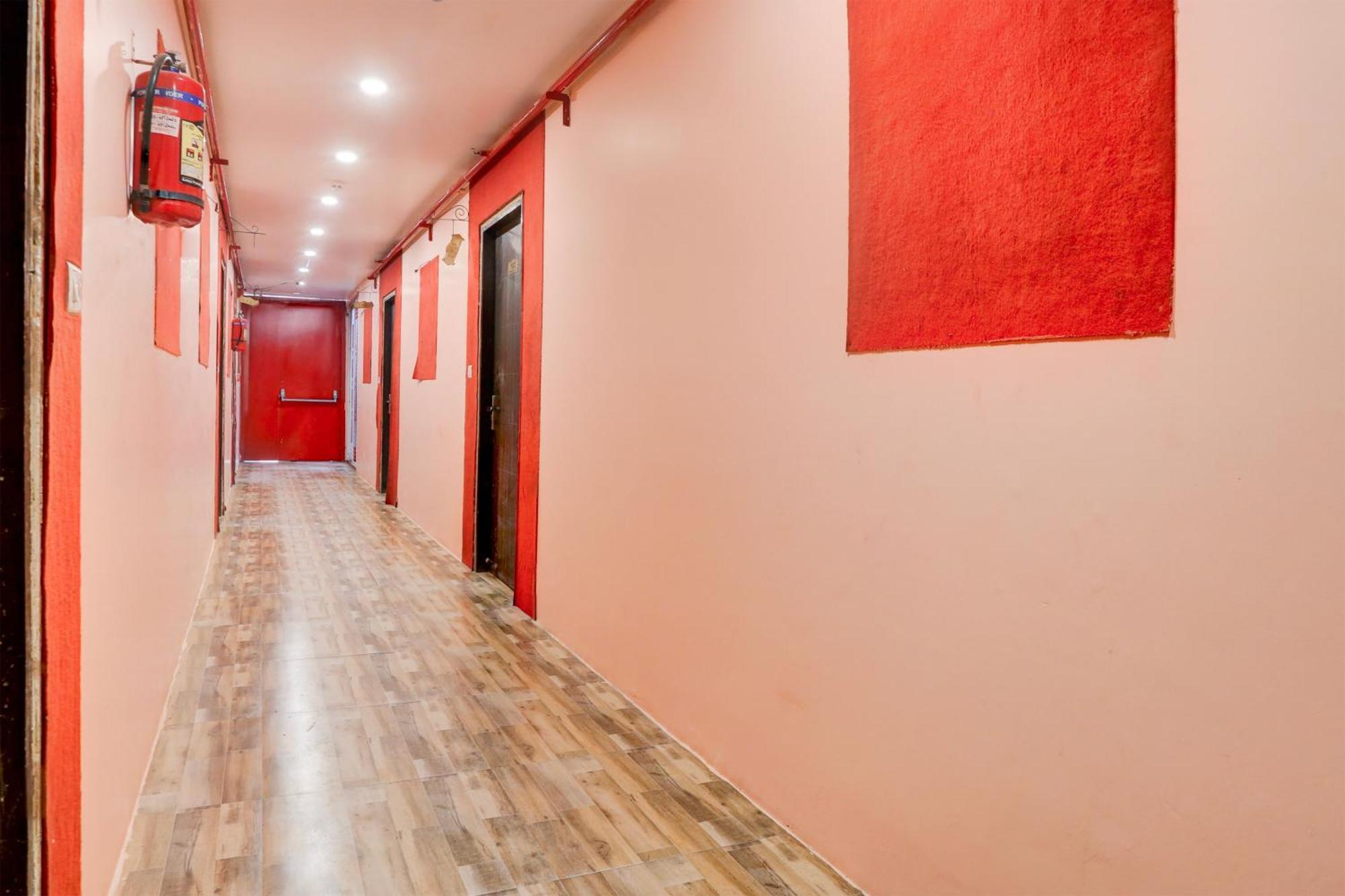 Super Hotel O S J Residency Delhi  Esterno foto