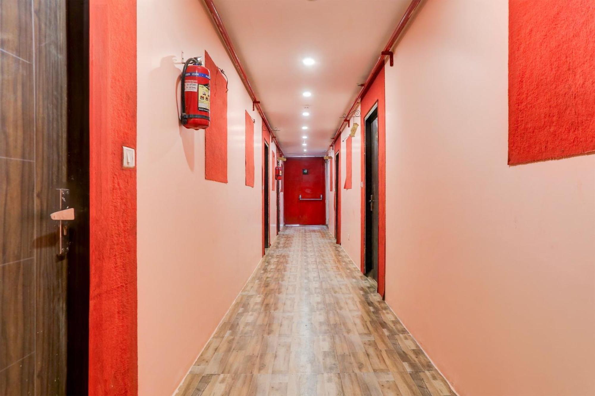 Super Hotel O S J Residency Delhi  Esterno foto